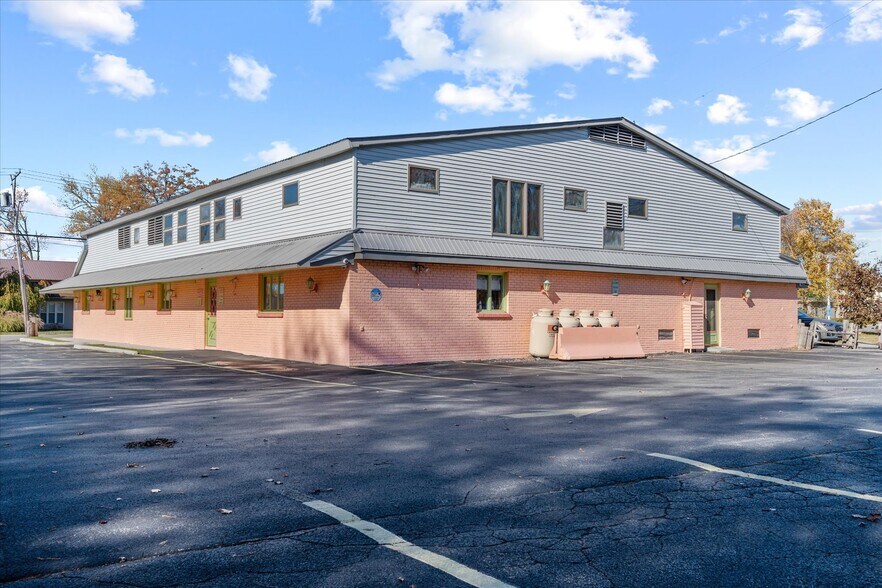 1424 Main St, Sylvan Beach, NY à vendre - Photo intérieure – Image 2 sur 55