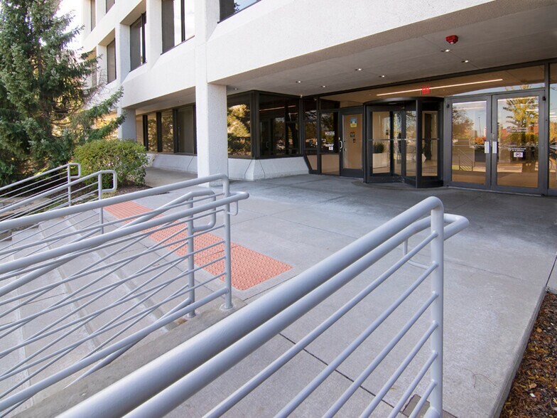 1834 Walden Office Sq, Schaumburg, IL à louer - Photo de l’immeuble – Image 2 sur 9
