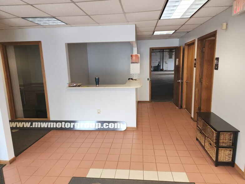 1690 Elm St, Cumberland, WI à louer - Hall d’entrée – Image 3 sur 11