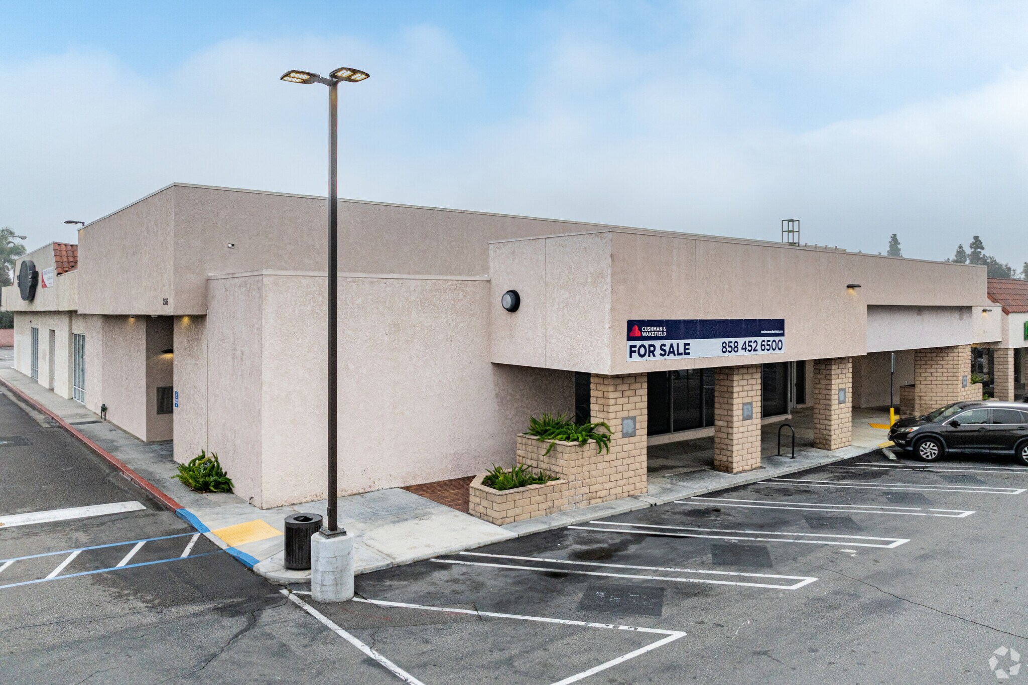 2516 E Chapman Ave, Fullerton, CA à vendre Photo principale– Image 1 sur 6