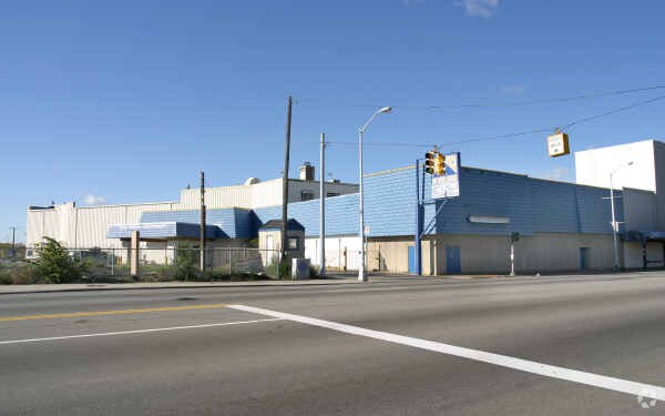 10709 Grand River Ave, Detroit, MI à vendre - Photo principale – Image 1 sur 8