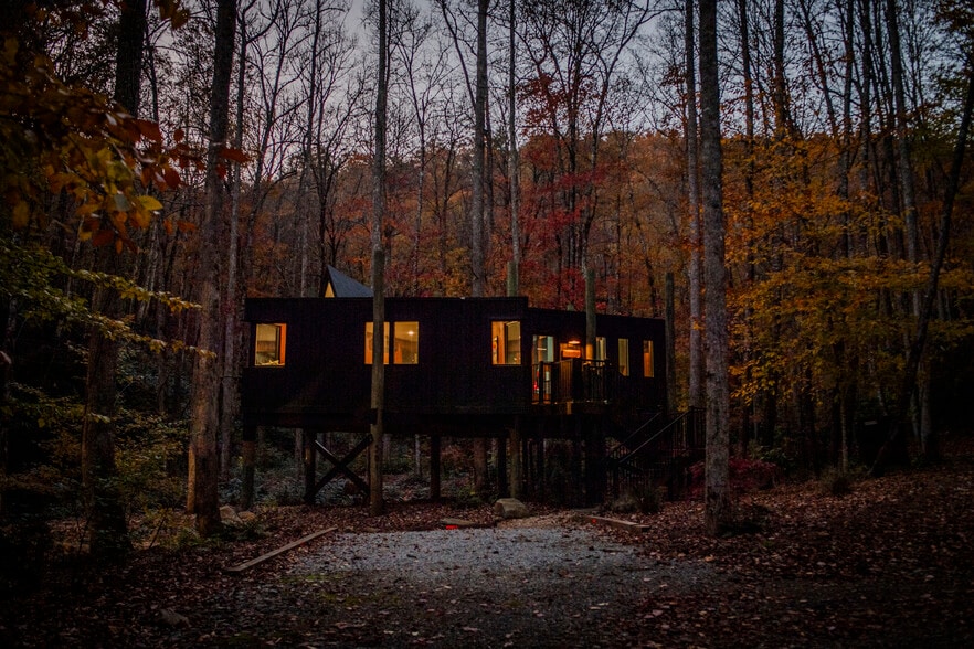 195 Still Waters Ln, Brevard, NC à vendre - Photo principale – Image 1 sur 59