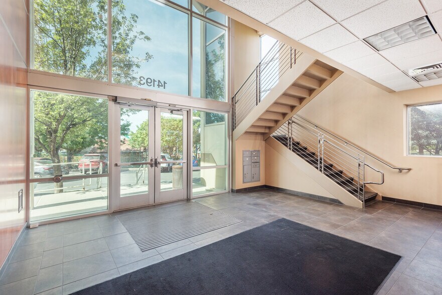 14193 S Minuteman Dr, Draper, UT à louer - Hall d’entrée – Image 3 sur 14