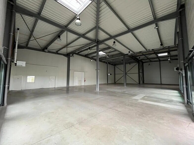 Local d’activités dans Argancy à louer - Photo de l’immeuble – Image 3 sur 13