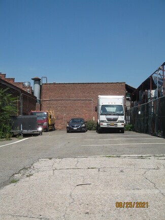Plus de détails pour 77 Lombardy St, Brooklyn, NY - Terrain à louer