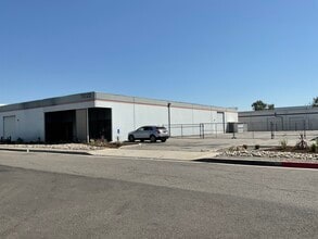 11022 Via El Mercado, Los Alamitos, CA à louer Photo intérieure– Image 2 sur 2
