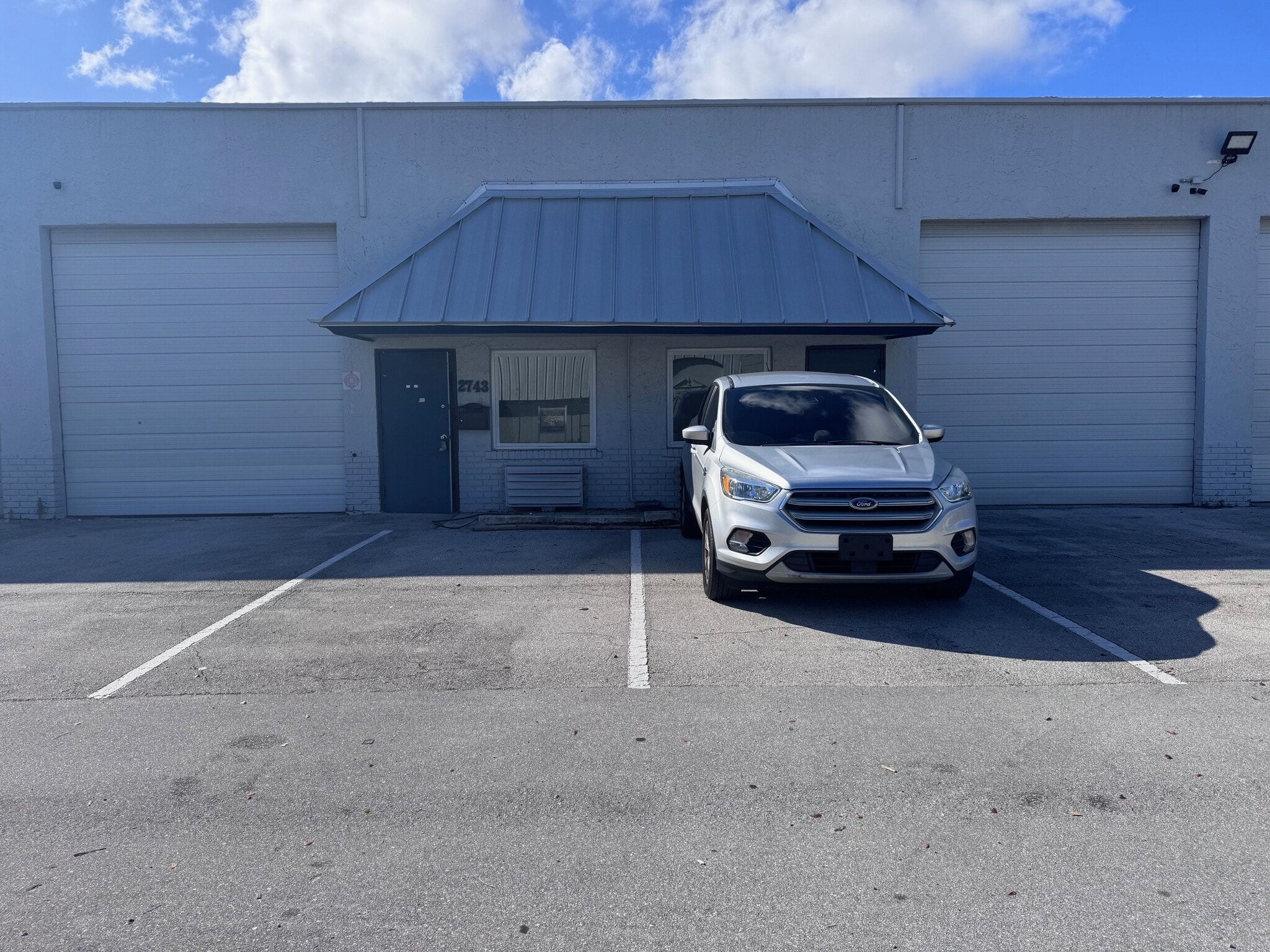 2696 NW 31st Ave, Lauderdale Lakes, FL à louer Photo de l’immeuble– Image 1 sur 5