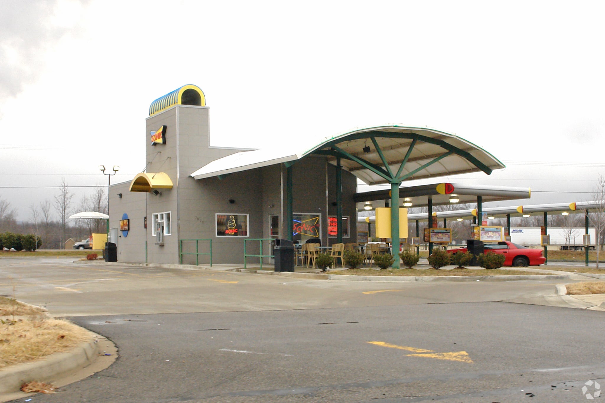 7010 Raggard Rd, Louisville, KY à louer Photo principale– Image 1 sur 10