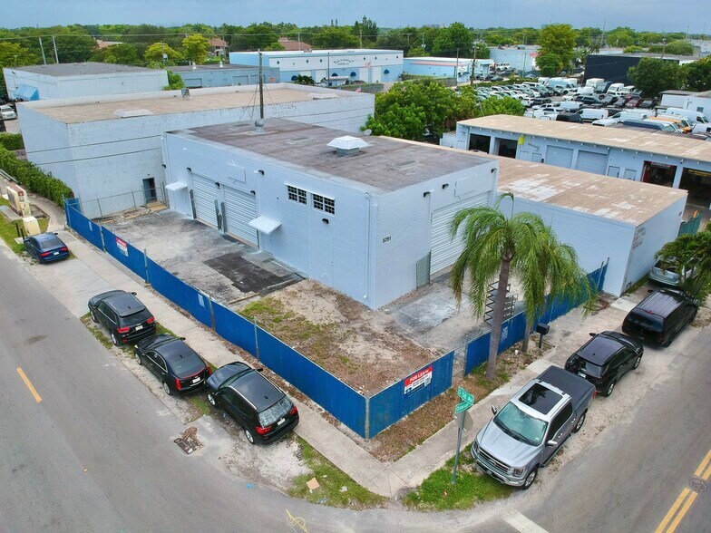 5751 Dawson St, Hollywood, FL à louer - Photo de l’immeuble – Image 2 sur 28