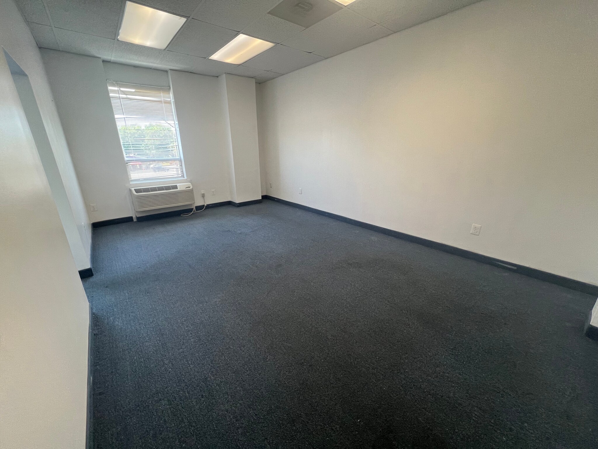 6552-6566 Backlick Rd, Springfield, VA à louer Photo intérieure– Image 1 sur 2