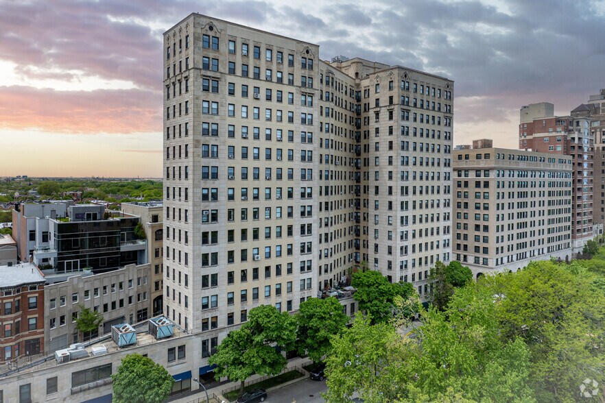 2059 N Clark St, Chicago, IL à louer - Photo de l’immeuble – Image 1 sur 10