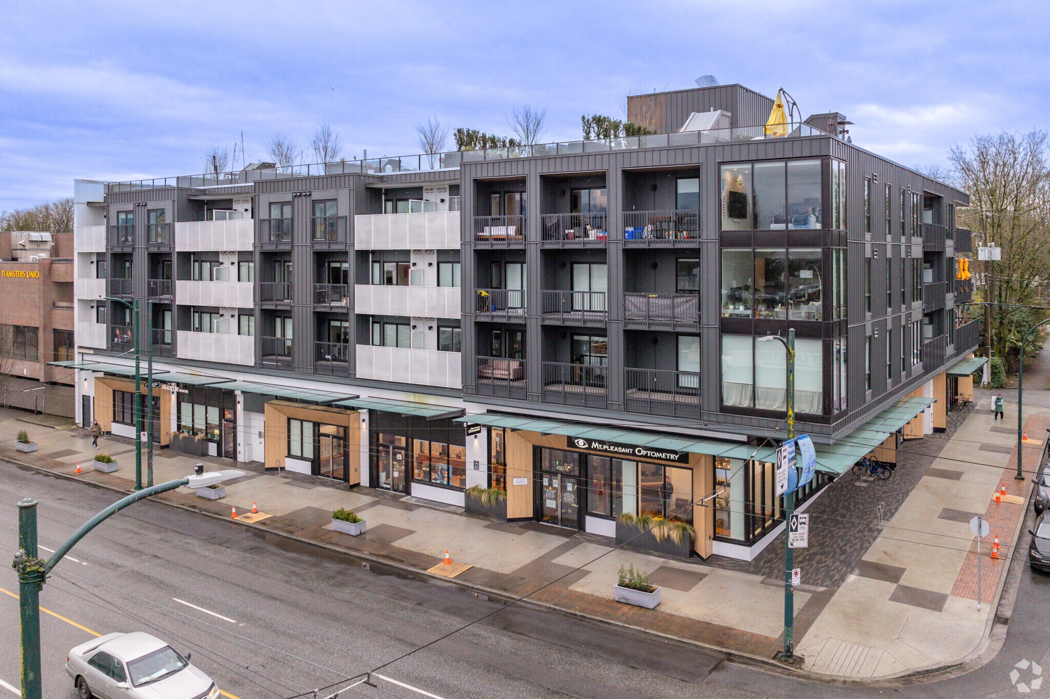 460 Broadway E, Vancouver, BC à vendre Photo principale– Image 1 sur 3