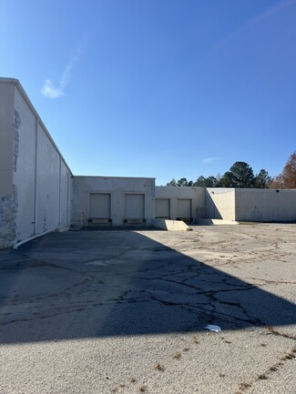 Plus de détails pour 2400 Cox Rd, Lumberton, NC - Industriel/Logistique à vendre