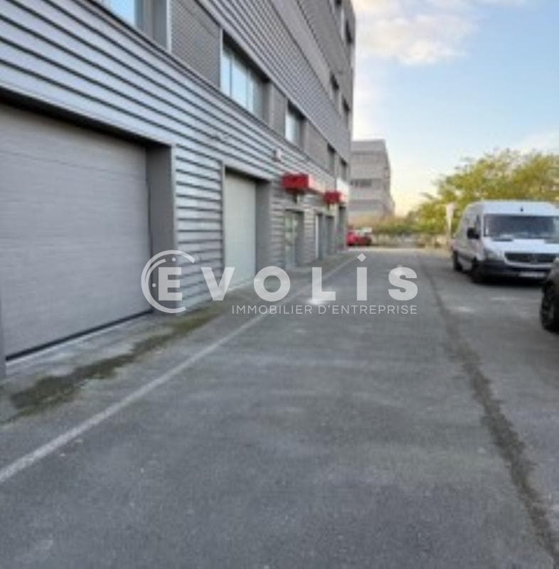 Local d’activités dans Villeneuve-la-Garenne à louer Photo de l’immeuble– Image 1 sur 5