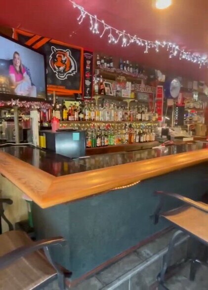 3921 Edwards Rd, Cincinnati, OH à vendre - Vidéo sur l’annonce professionnelle – Image 2 sur 13