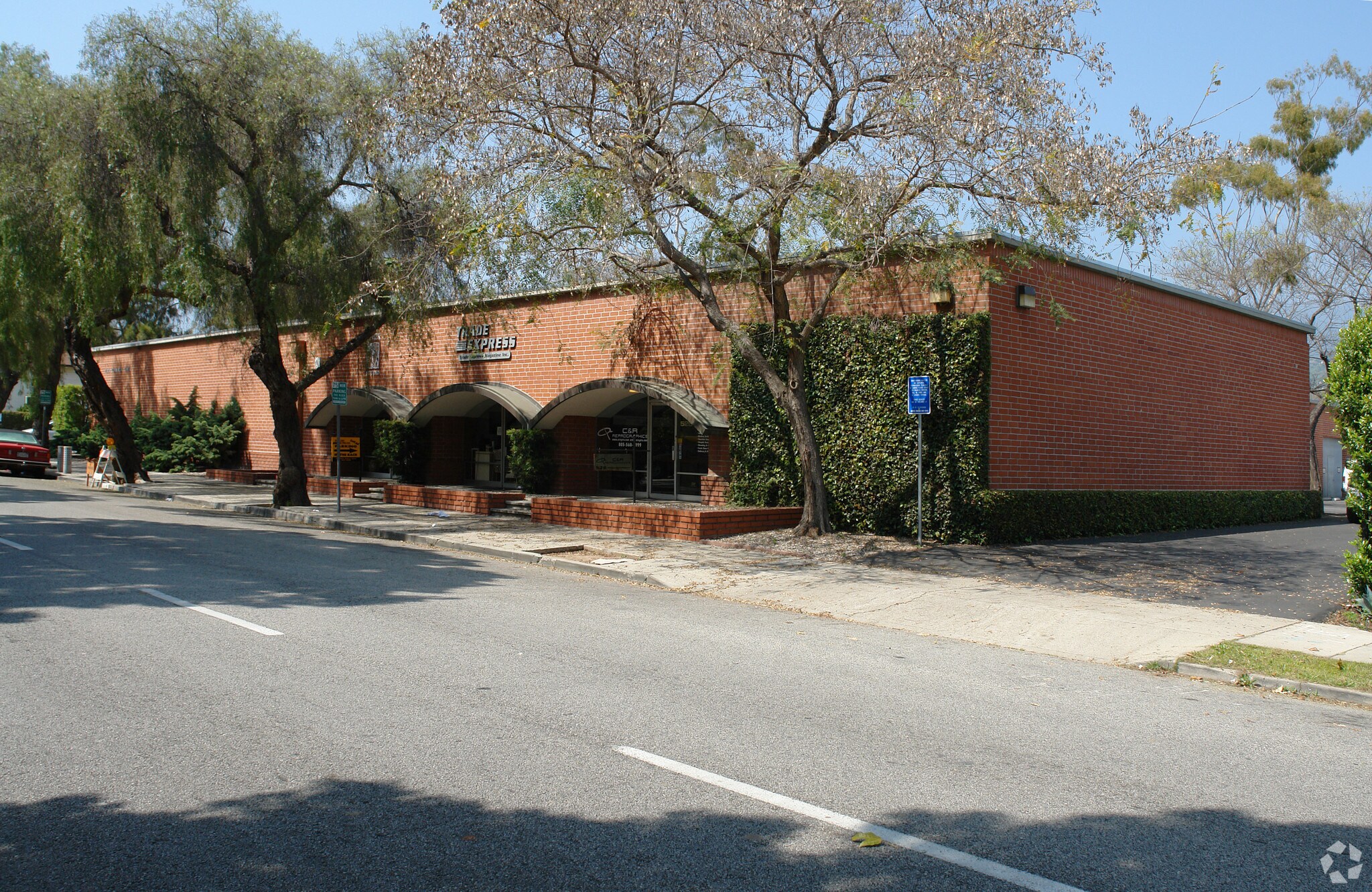 202-230 E Cota St, Santa Barbara, CA à louer Photo principale– Image 1 sur 5