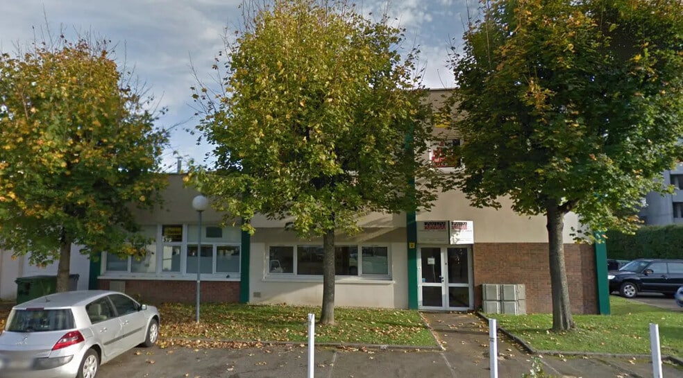 Rue Eugène Hénaff, Trappes à louer - Photo de l’immeuble – Image 2 sur 6