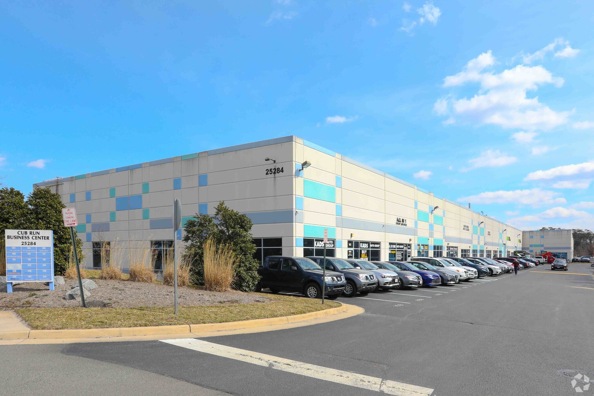 25284 Pleasant Valley Rd, Chantilly, VA à louer Photo principale– Image 1 sur 6