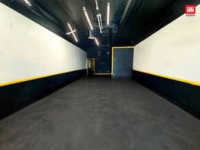 16923 Vanowen St, Van Nuys, CA à louer Photo intérieure– Image 2 sur 6