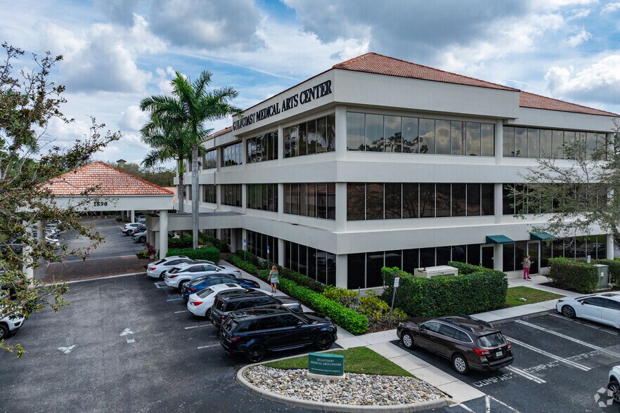 1890 SW Health Pky, Naples, FL à louer - Photo principale – Image 1 sur 12