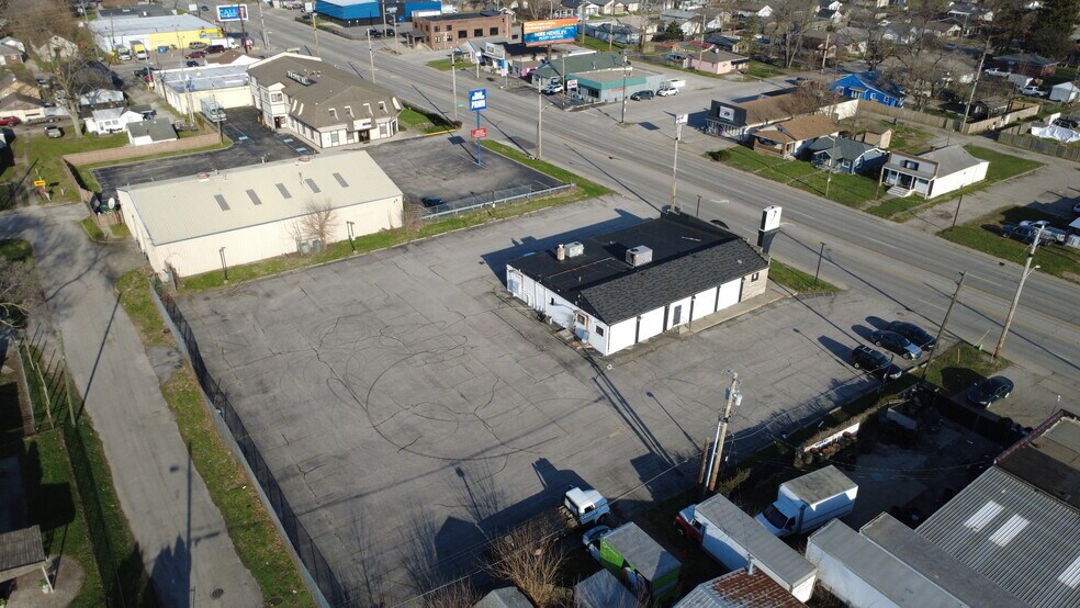 3535 W 16th St, Indianapolis, IN à vendre - Photo de l’immeuble – Image 3 sur 11