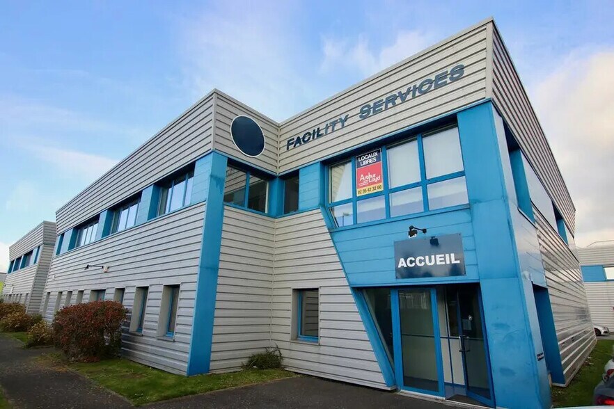 Local d’activités dans Harfleur à louer - Photo de l’immeuble – Image 1 sur 2