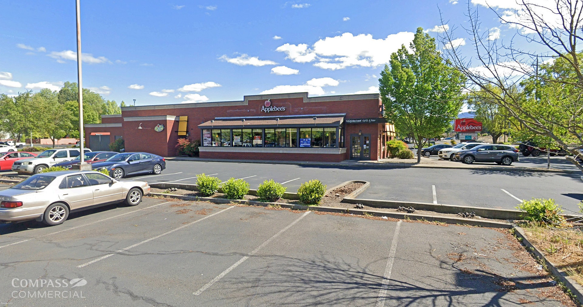 1388 Biddle Rd, Medford, OR à vendre Photo de l’immeuble– Image 1 sur 12