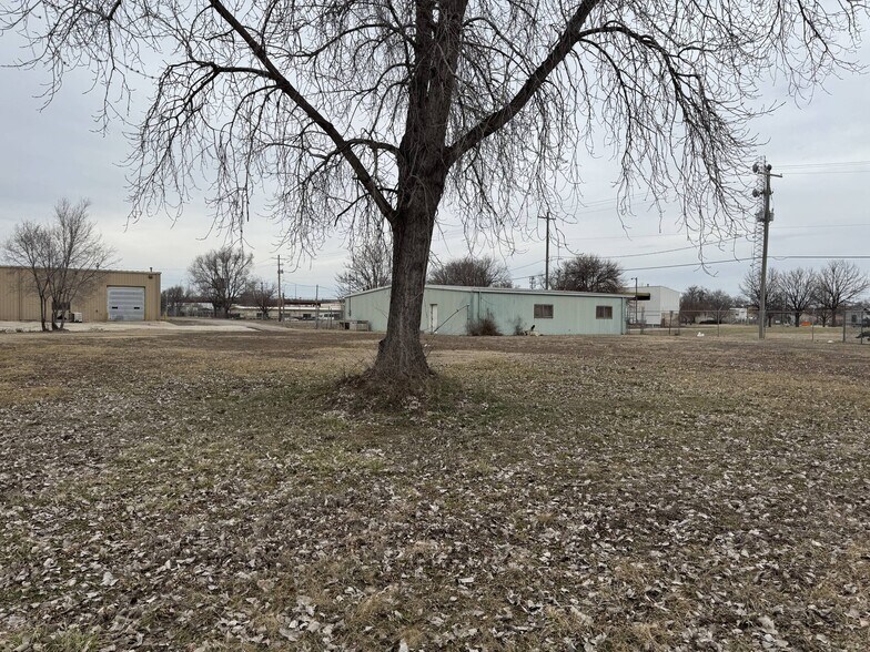225 NW Curtis St, Topeka, KS à vendre - Photo de l’immeuble – Image 2 sur 16