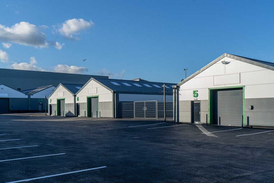 23 Crown Rd, Enfield à louer - Photo de l’immeuble – Image 2 sur 41