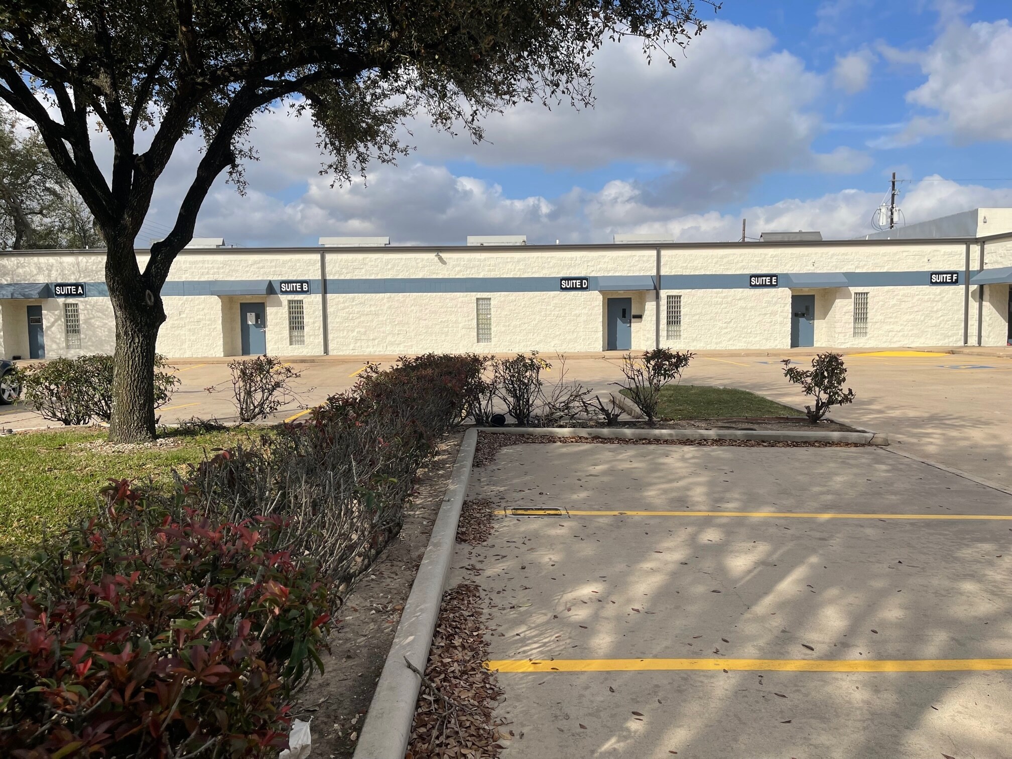5411 Brookglen Dr, Houston, TX à louer Photo de l’immeuble– Image 1 sur 2