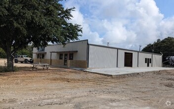 8532 N State Highway 6, Crawford, TX à louer Photo de l’immeuble– Image 1 sur 1