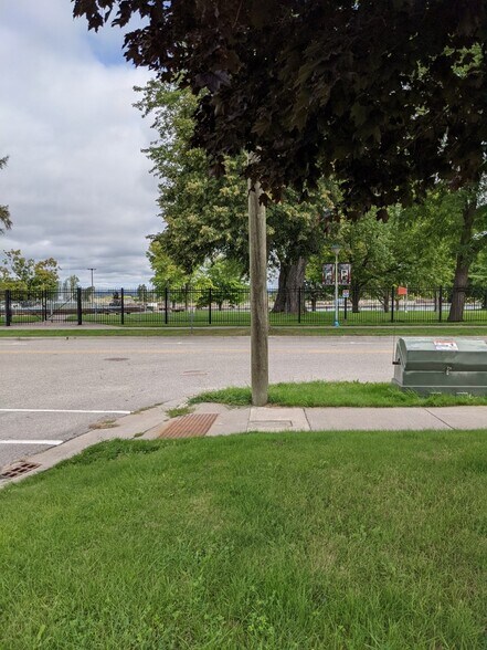 118 W Portage Ave, Sault Sainte Marie, MI à vendre - Photo de l’immeuble – Image 2 sur 5