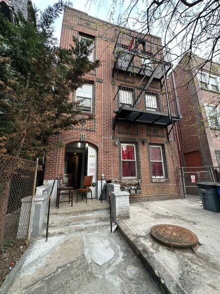 1684 Grand Ave, Bronx, NY à vendre - Photo de l’immeuble – Image 1 sur 6
