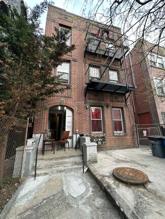 Plus de détails pour 1684 Grand Ave, Bronx, NY - Logement à vendre