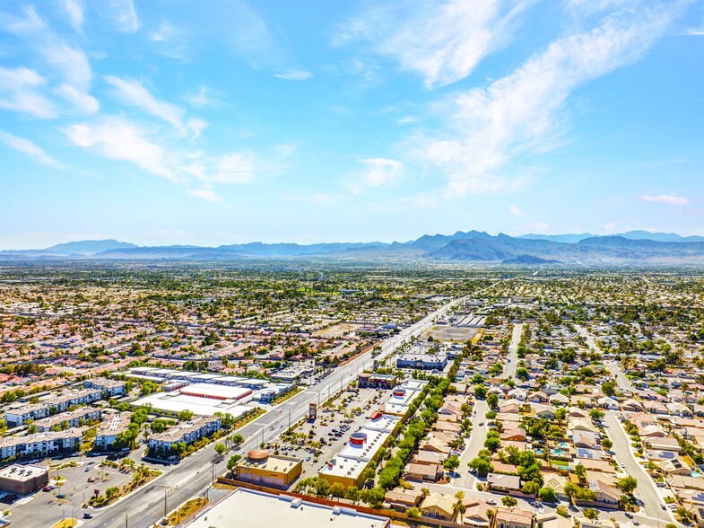 Desert Oaks Plaza portefeuille de 2 biens à vendre sur LoopNet.fr - Aérien – Image 3 sur 8