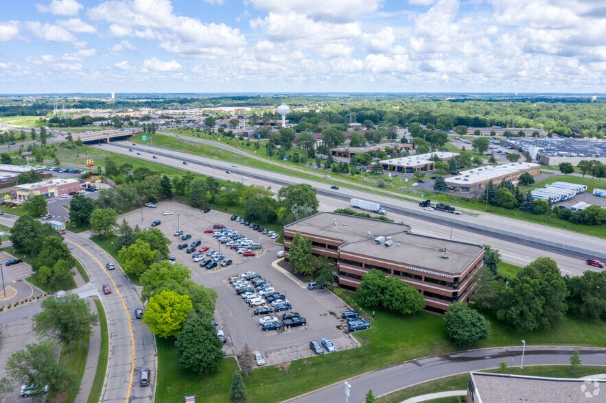 1811 Weir Dr, Woodbury, MN à louer - Photo de l’immeuble – Image 2 sur 5