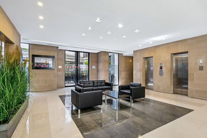 44-46 Rue De Lisbonne, Paris à louer - Hall d’entrée – Image 2 sur 10