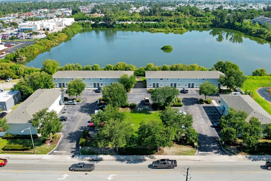 1007 W 57th Ave W, Bradenton, FL à vendre - Photo de l’immeuble – Image 1 sur 25