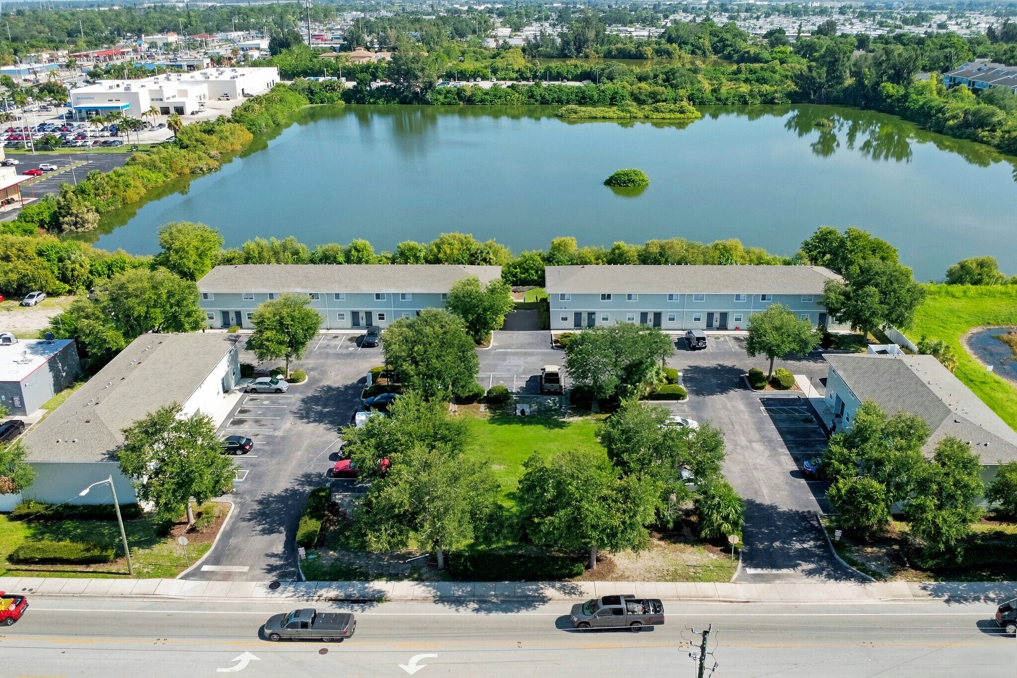 1007 W 57th Ave W, Bradenton, FL à vendre Photo de l’immeuble– Image 1 sur 26