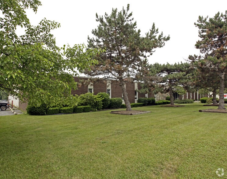 29555 Stephenson Hwy, Madison Heights, MI à vendre - Photo principale – Image 1 sur 4