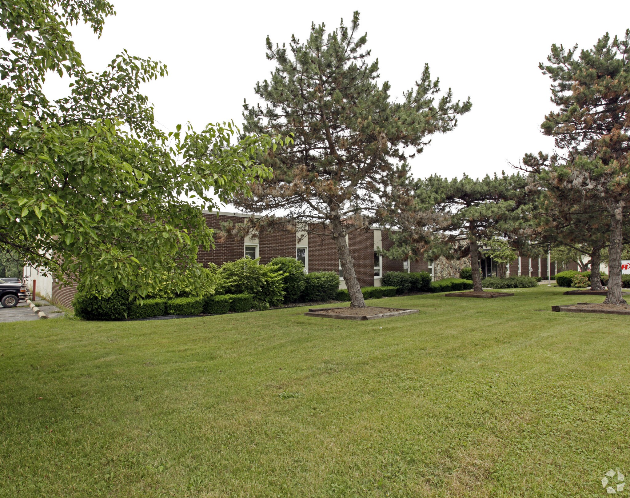 29555 Stephenson Hwy, Madison Heights, MI à vendre Photo principale– Image 1 sur 5