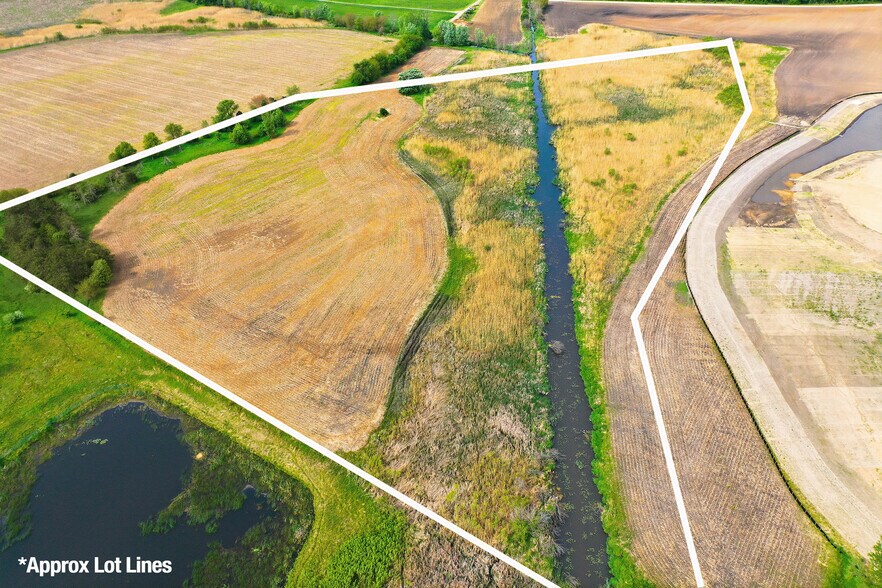 Running Brook Farm Blvd, Johnsburg, IL à vendre - Photo de l’immeuble – Image 3 sur 11