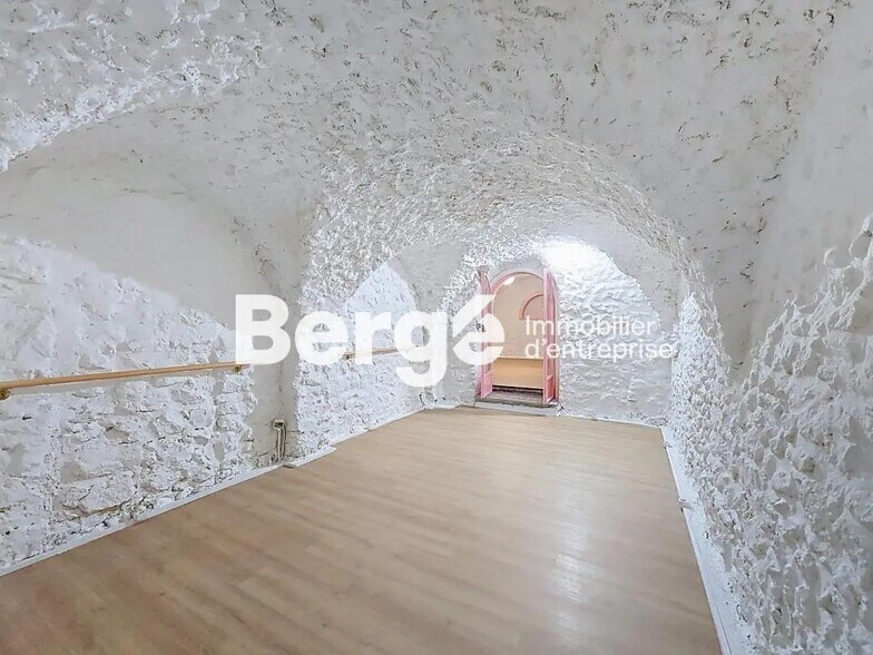 Local commercial dans Cannes à vendre - Photo de l’immeuble – Image 2 sur 15