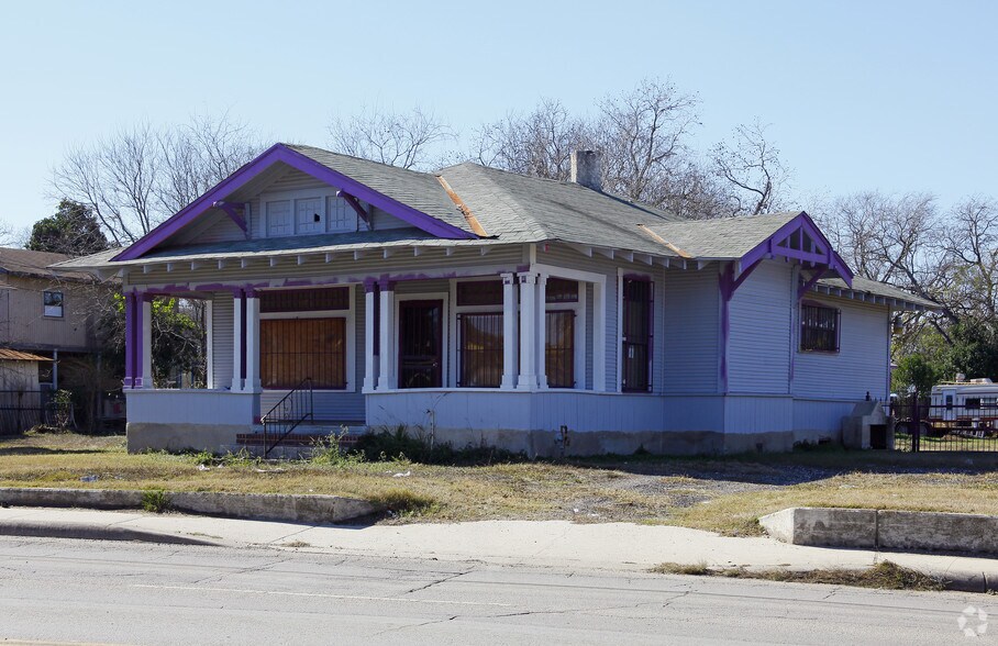 5311 S Flores St, San Antonio, TX à vendre - Photo de l’immeuble – Image 3 sur 5