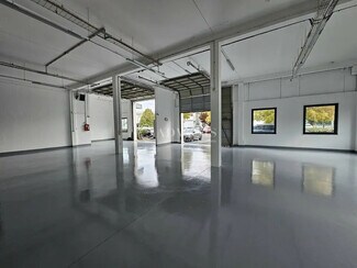 Plus de détails pour Local d'activités à louer