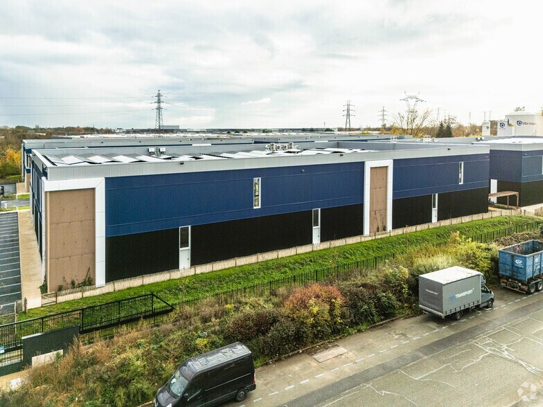 Local d’activités dans Moissy-Cramayel à louer - Photo de l’immeuble – Image 3 sur 4