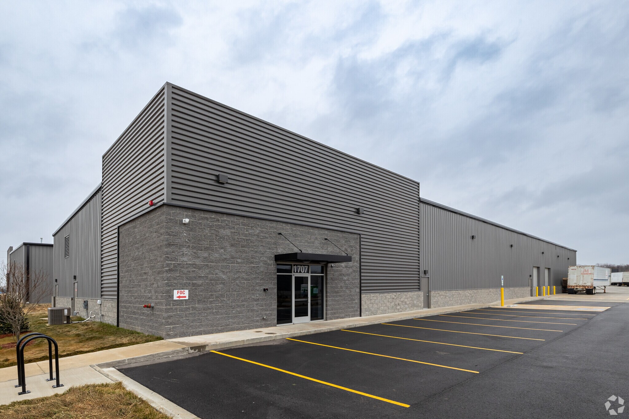 1707 W Industrial Dr, Rogers, AR à louer Photo principale– Image 1 sur 6