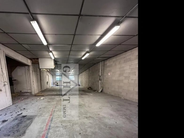 Industriel/Logistique dans Brie-Comte-Robert à vendre - Photo de l’immeuble – Image 2 sur 4