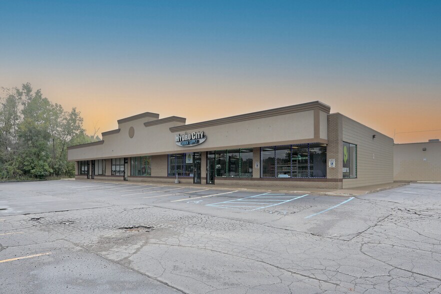 13400-13480 E 15 Mile Rd, Sterling Heights, MI à louer - Photo de l’immeuble – Image 2 sur 8