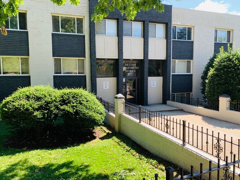 3030 30th St SE, Washington, DC à vendre - Photo de l’immeuble – Image 2 sur 6